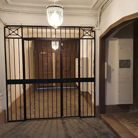 En Duplex Avec 3 Chambres, Au 4e Et Dernier Etage Apartment