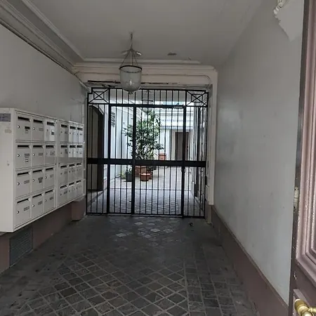 En Duplex Avec 3 Chambres, Au 4e Et Dernier étage Appartamento Parigi