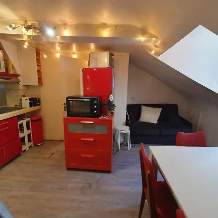 En Duplex Avec 3 Chambres, Au 4e Et Dernier étage * Parigi